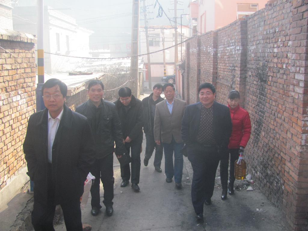 公司副總劉長來與楊銅總經(jīng)理儒及一五三廠領導慰問困難職工 公司副總劉長來與楊銅總經(jīng)理儒及一五三廠領導慰問困難職工